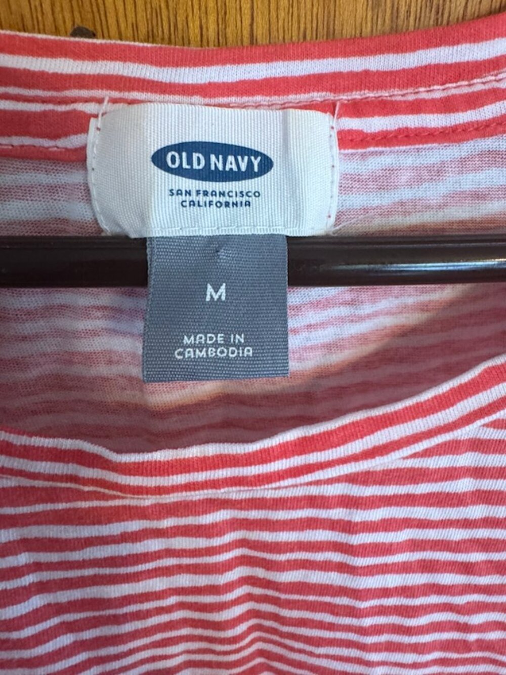 Old Navy Sleeveless Shirt, Size M, Coral & White  (C27) - Picture 4 of 5